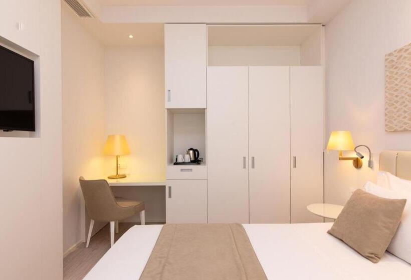 جناح جونيور, Imperia