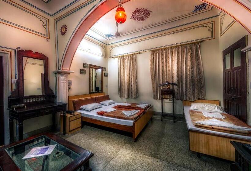 スーペリアトリプルルーム, Krishna Palace   A Heritage