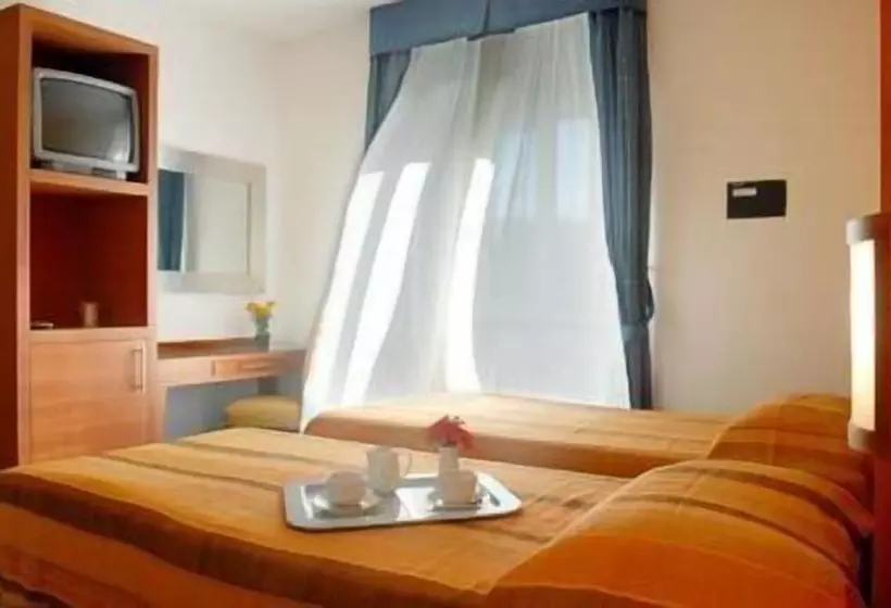 اتاق استاندارد چهار تخته, La Tonnara