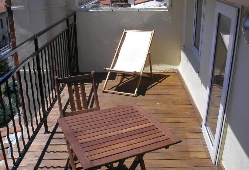 غرفة قياسية ثلاثية, Jaures