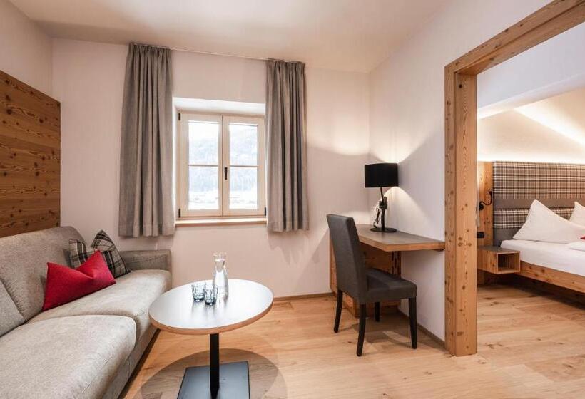 جناح جونيور, Lener