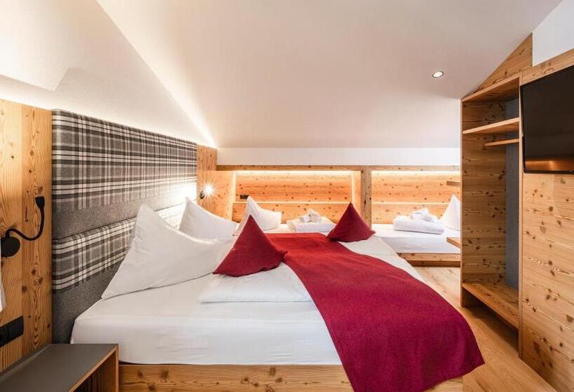 جناح جونيور, Lener