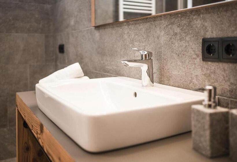 شقة غرفة واحدة ذات إطلالة, Lener