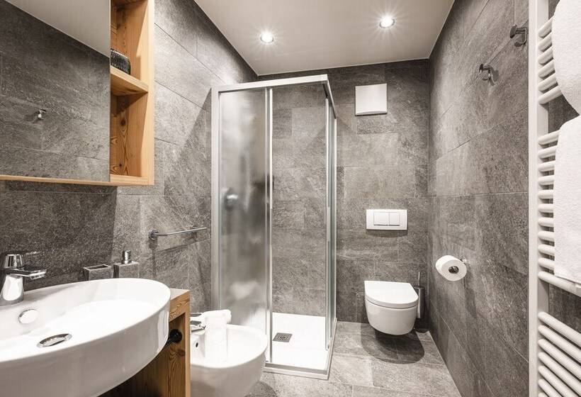 جناح جونيور, Lener