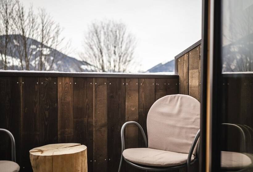 جناح جونيور, Lener