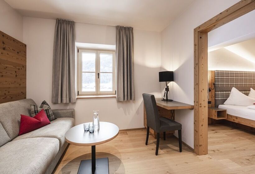 جناح جونيور, Lener