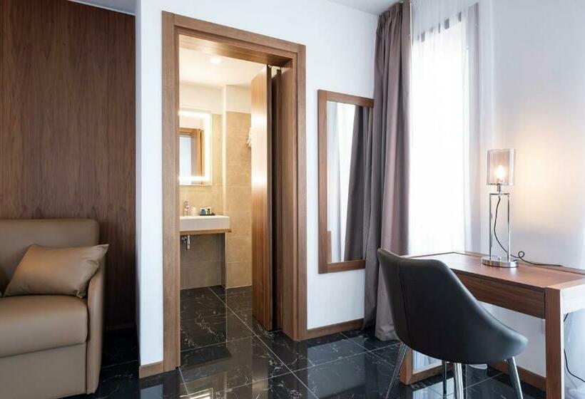 סוויטת ג'וניור דלוקס, Mare