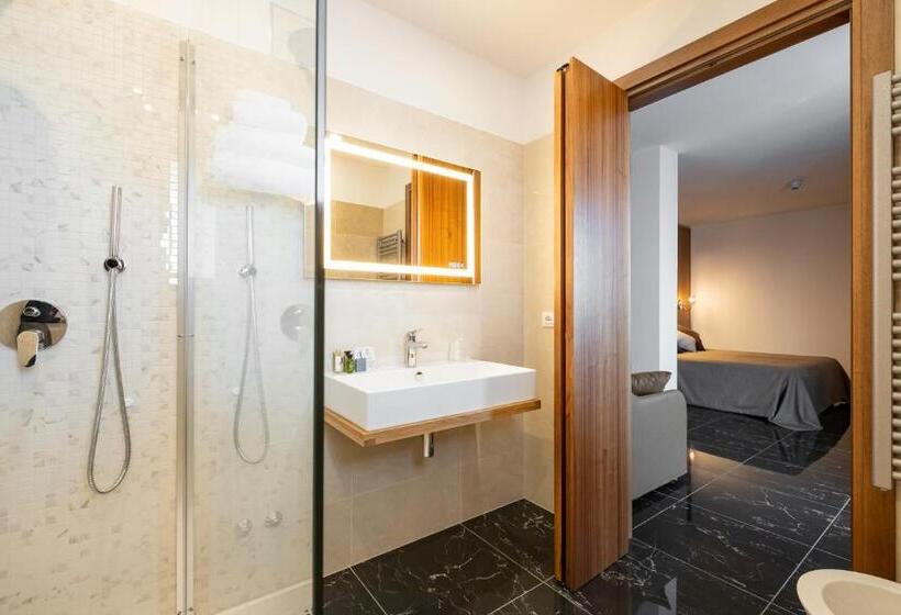 סוויטת ג'וניור דלוקס, Mare