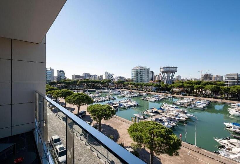 חדר משפחתי, Mare