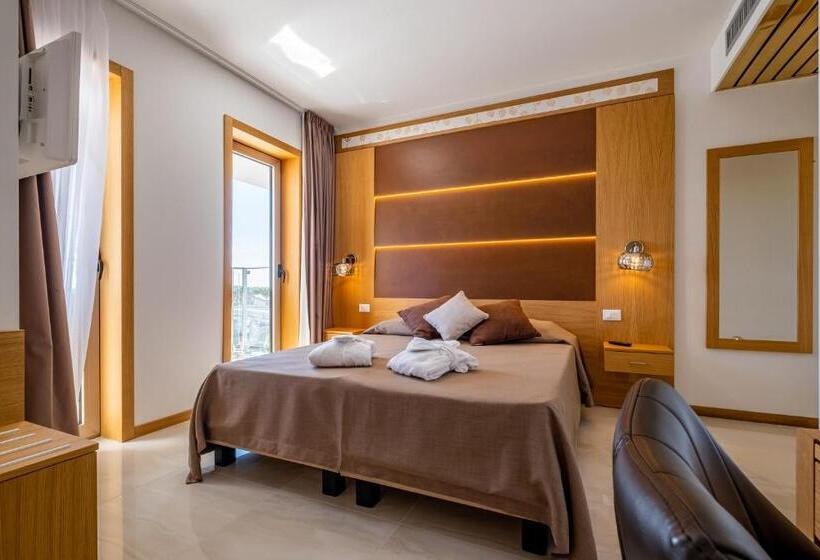 סוויטת ג'וניור עם מרפסת, Mare