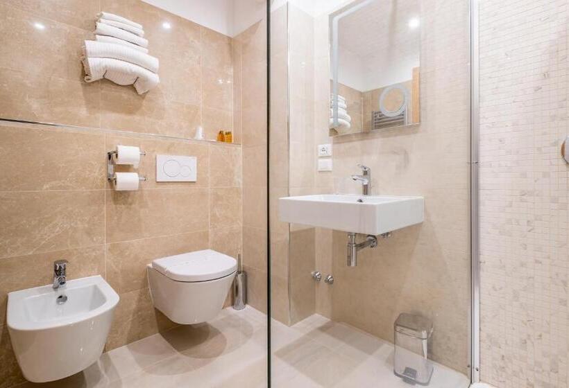 סוויטת ג'וניור עם מרפסת, Mare