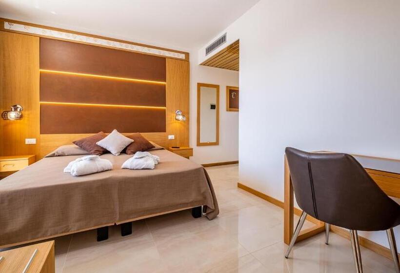 סוויטת ג'וניור עם מרפסת, Mare