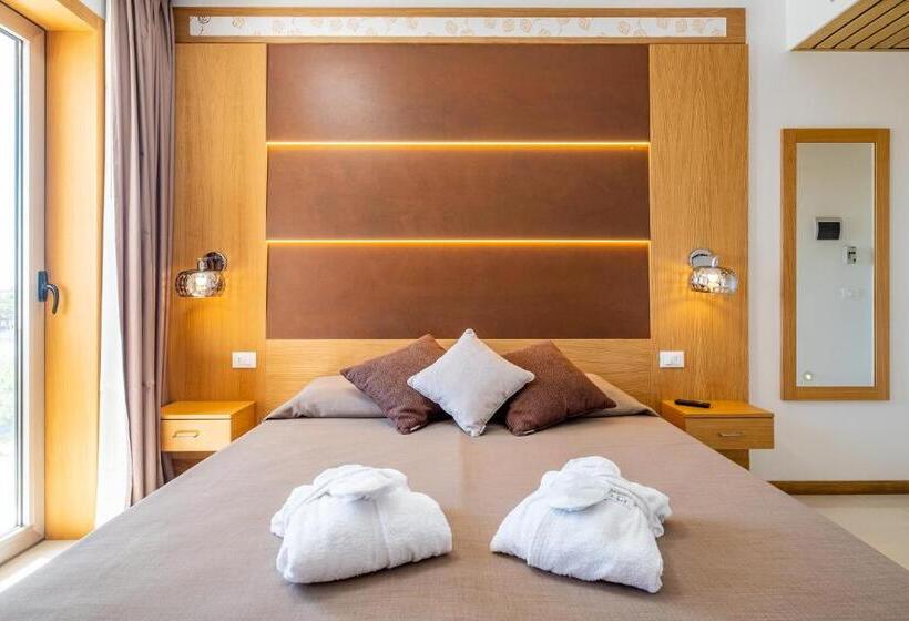 סוויטת ג'וניור עם מרפסת, Mare