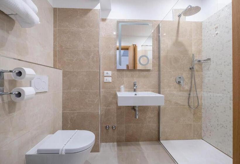 סוויטת ג'וניור עם מרפסת, Mare