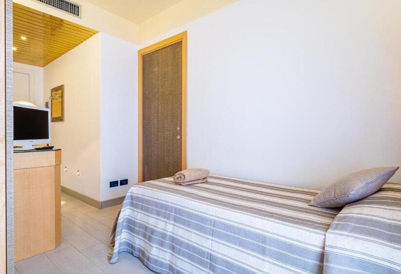 חדר סטנדרט לשלושה עם מרפסת, Mare