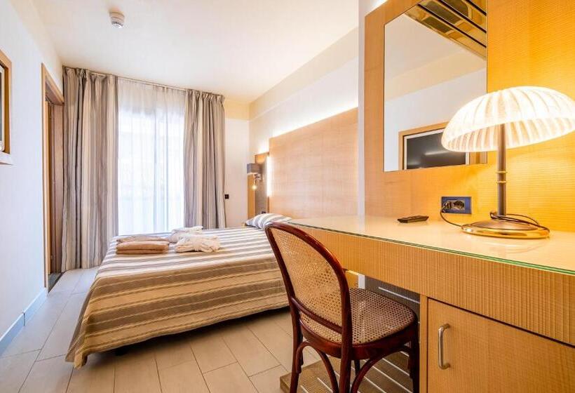 חדר סטנדרט לשלושה עם מרפסת, Mare