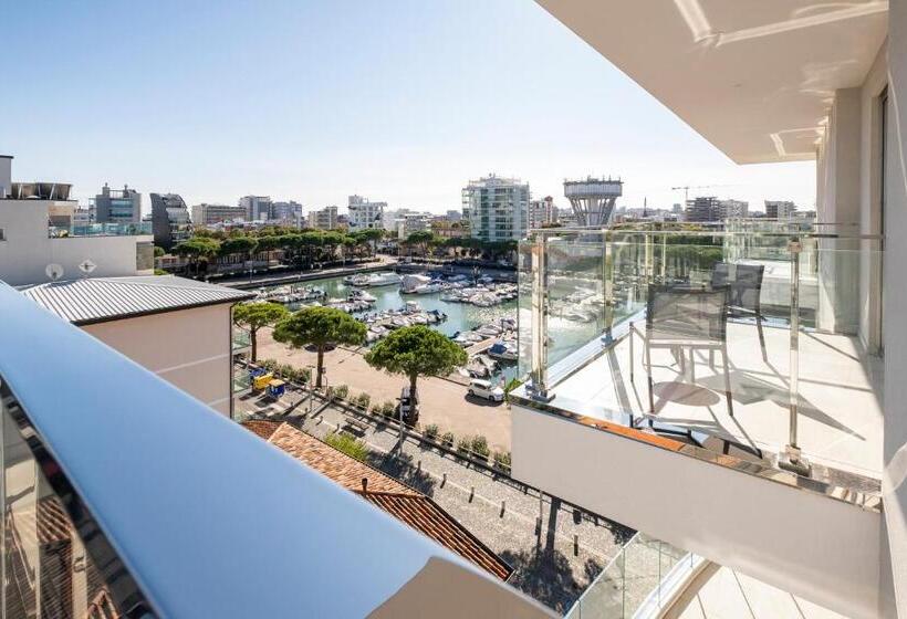 חדר דלוקס יחיד, Mare