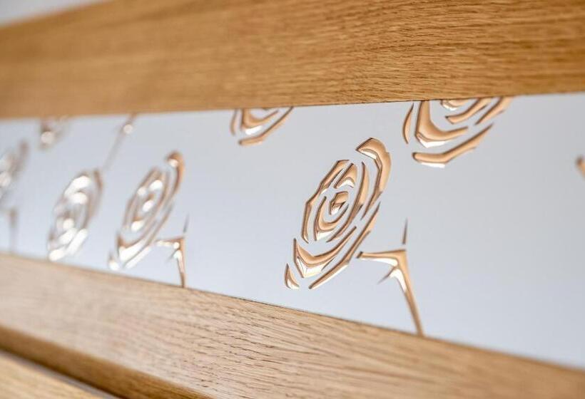 חדר משפחתי דלוקס, Mare