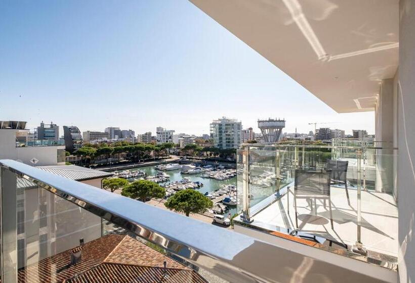 חדר משפחתי דלוקס, Mare