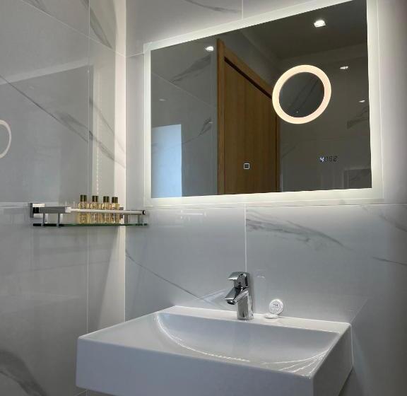 חדר משפחתי, Mare