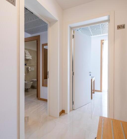 חדר משפחתי דלוקס, Mare