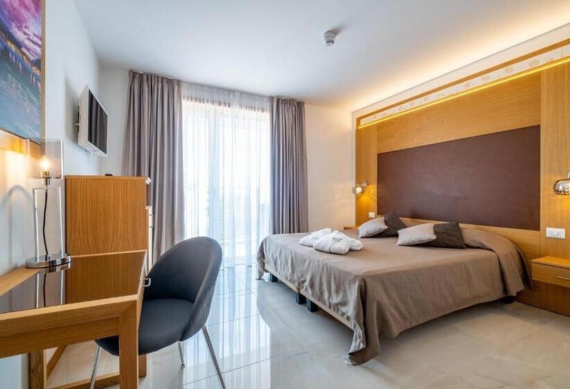 חדר משפחתי דלוקס, Mare