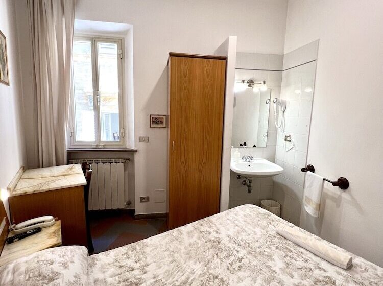 اتاق استاندارد یک نفره, Piccolo Hotel Etruria