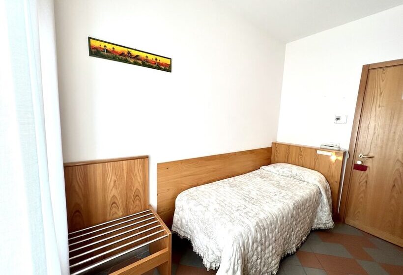 اتاق استاندارد یک نفره, Piccolo Hotel Etruria
