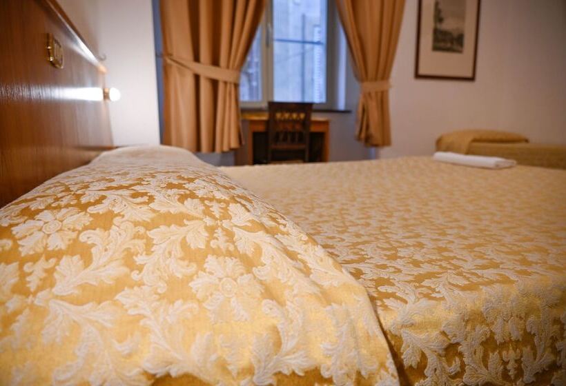 Camera Tripla Standard, Piccolo Hotel Etruria