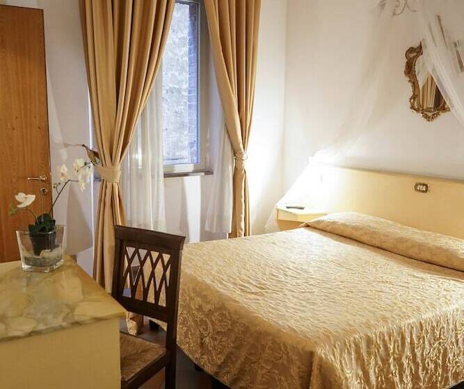 اتاق استاندارد چهار تخته, Piccolo Hotel Etruria