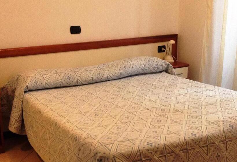 Standard Szoba, Ricci