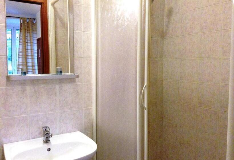 Standard Szoba, Ricci