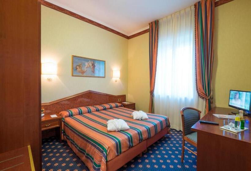 חדר סופריור, Royal