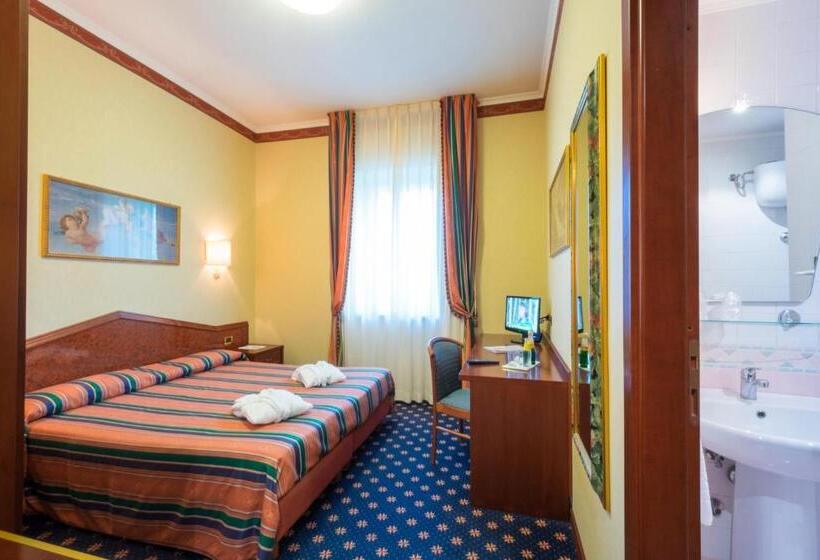 חדר סופריור, Royal