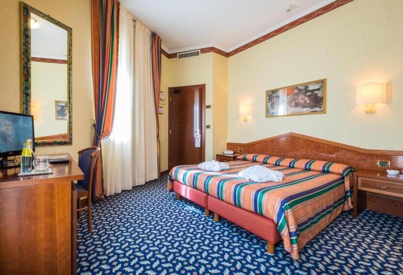 חדר סופריור, Royal