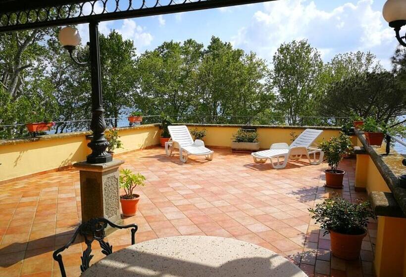 סוויטת ג'וניור עם מרפסת, Royal