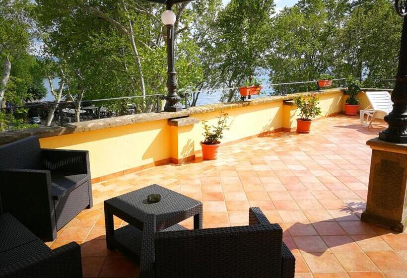 סוויטת ג'וניור עם מרפסת, Royal