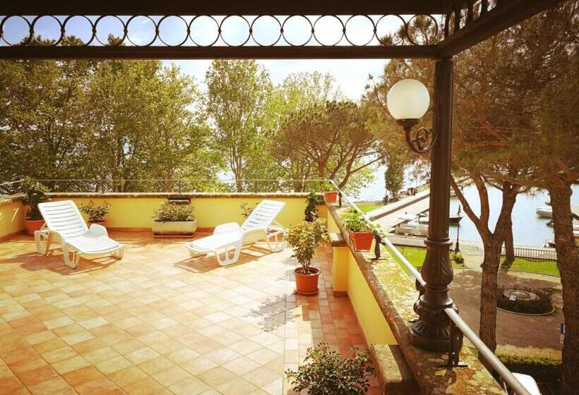 סוויטת ג'וניור עם מרפסת, Royal