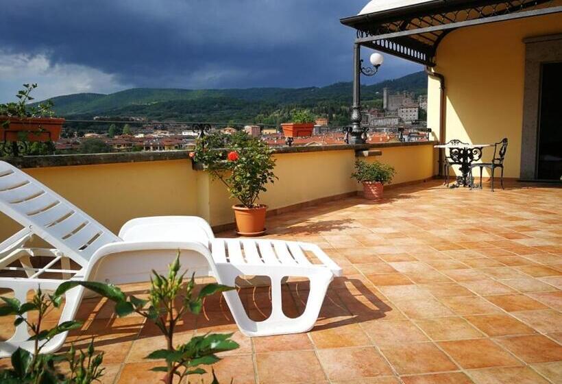 סוויטת ג'וניור עם מרפסת, Royal