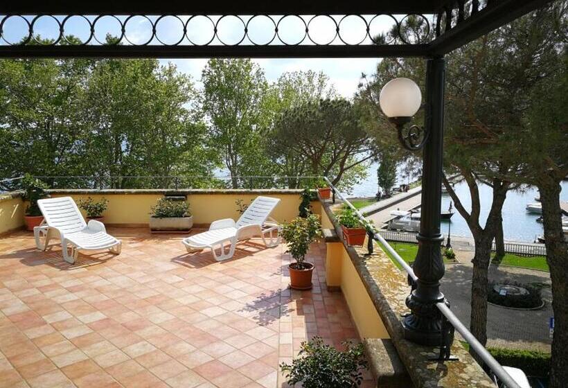 סוויטת ג'וניור עם מרפסת, Royal