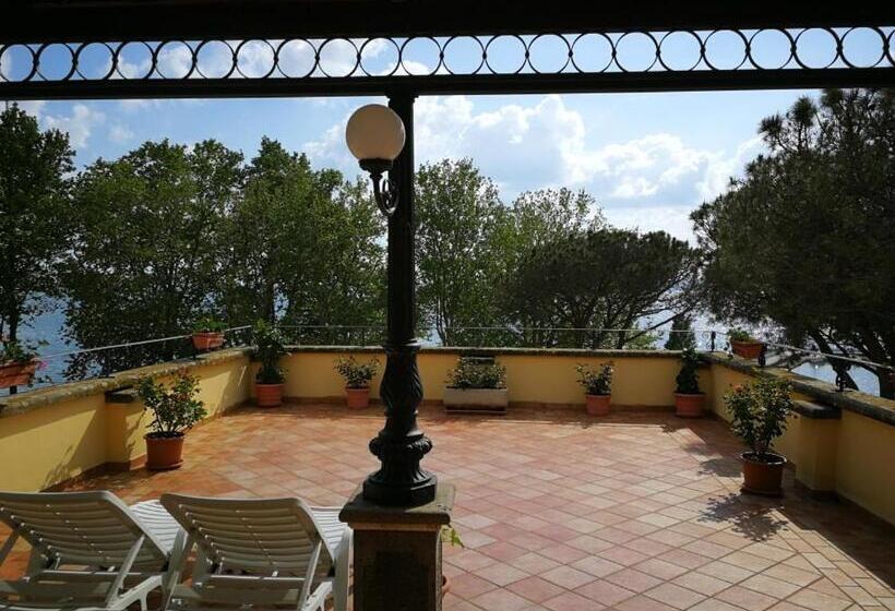 סוויטת ג'וניור עם מרפסת, Royal