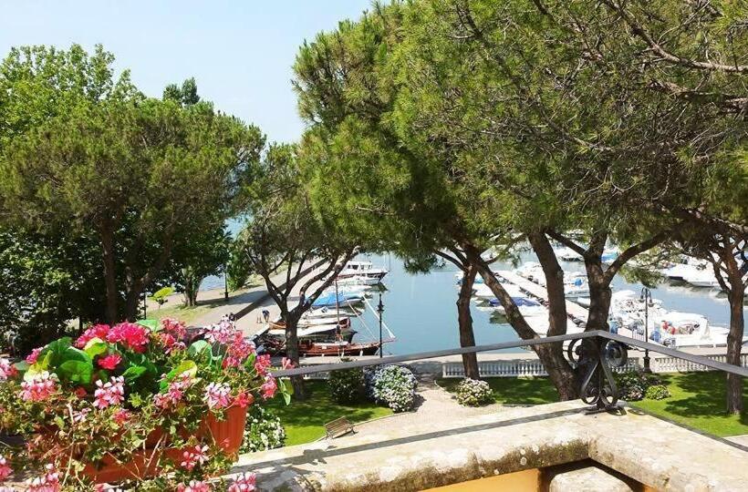 סוויטת ג'וניור עם מרפסת, Royal