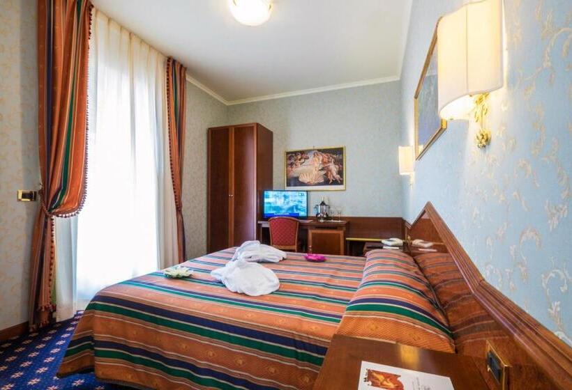 סוויטת ג'וניור עם מרפסת, Royal