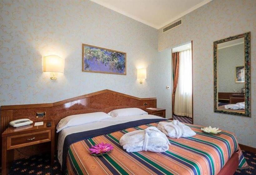 סוויטת ג'וניור עם מרפסת, Royal