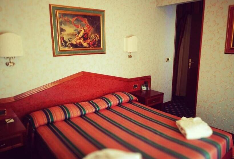 סוויטת ג'וניור עם מרפסת, Royal