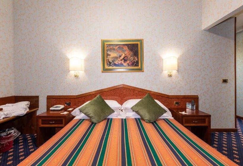 סוויטת ג'וניור עם מרפסת, Royal