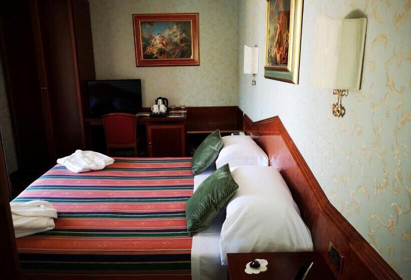 סוויטת ג'וניור עם מרפסת, Royal