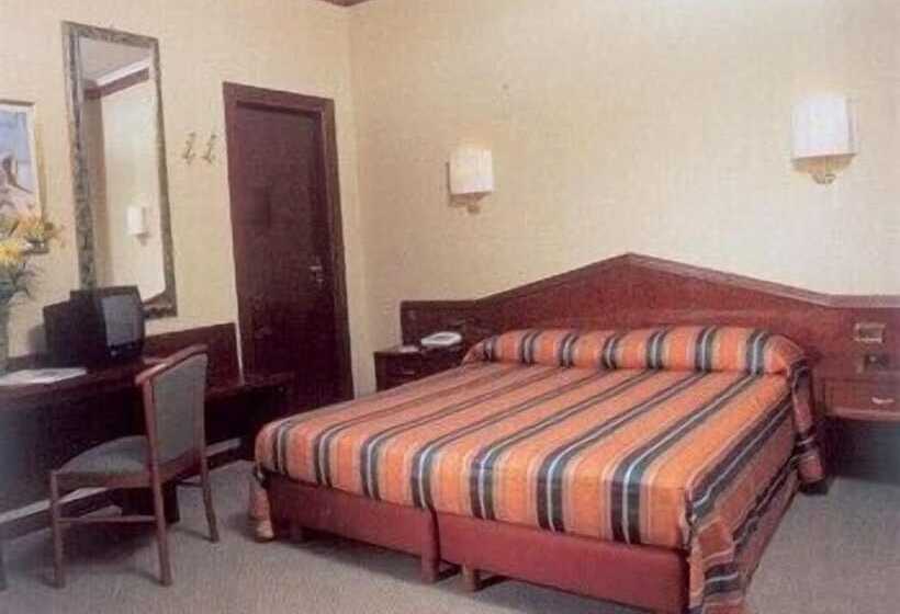 חדר סופריור, Royal