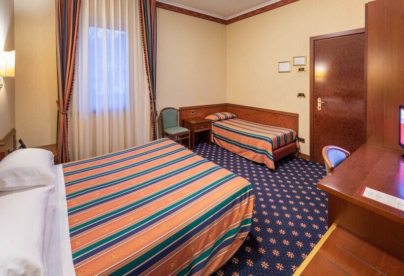 חדר סופריור, Royal