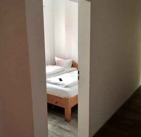 اتاق استاندارد با سرویس بهداشتی مشترک, Sickinger Hof